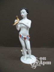 Скульптура "Фестивальная" ( Мальчик с птицей)